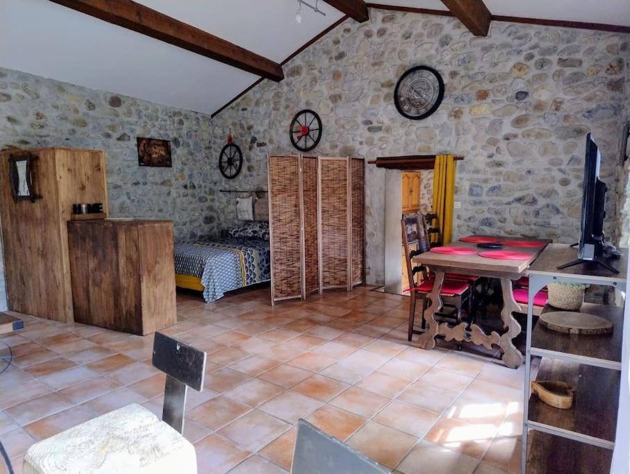 Vallon-Pont-dʼArc Lou Caladou Gite En Pierre Avec Bain A Remous מראה חיצוני תמונה